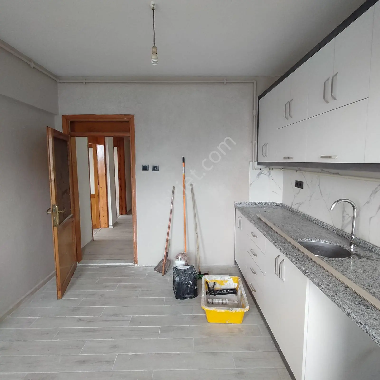 Ender Uysal Gayrimenkulden Bursa Caddesinde 3+1 İçi Yeni Tadilatlı Kiralık Daire.. - Görsel 2