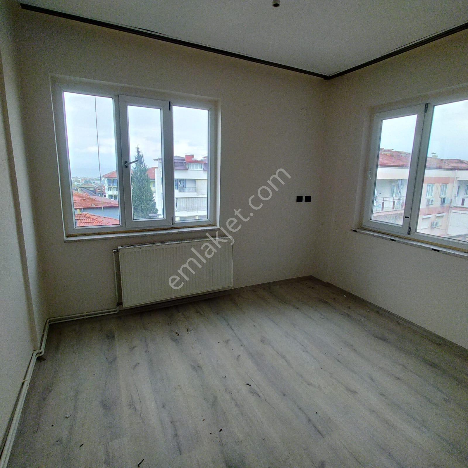 Ender Uysal Gayrimenkulden Bursa Caddesinde 3+1 İçi Yeni Tadilatlı Kiralık Daire.. - Görsel 7