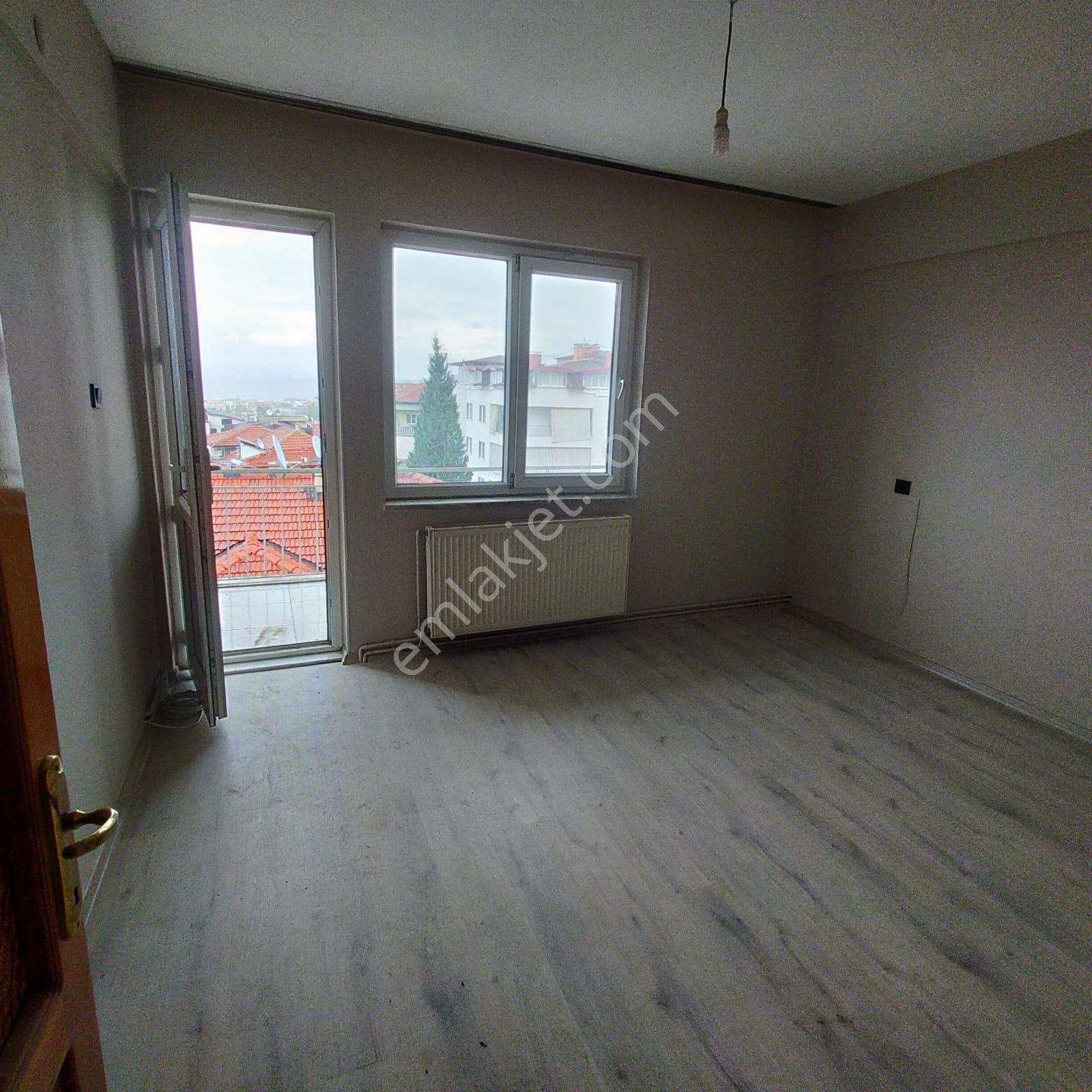 Ender Uysal Gayrimenkulden Bursa Caddesinde 3+1 İçi Yeni Tadilatlı Kiralık Daire.. - Görsel 6