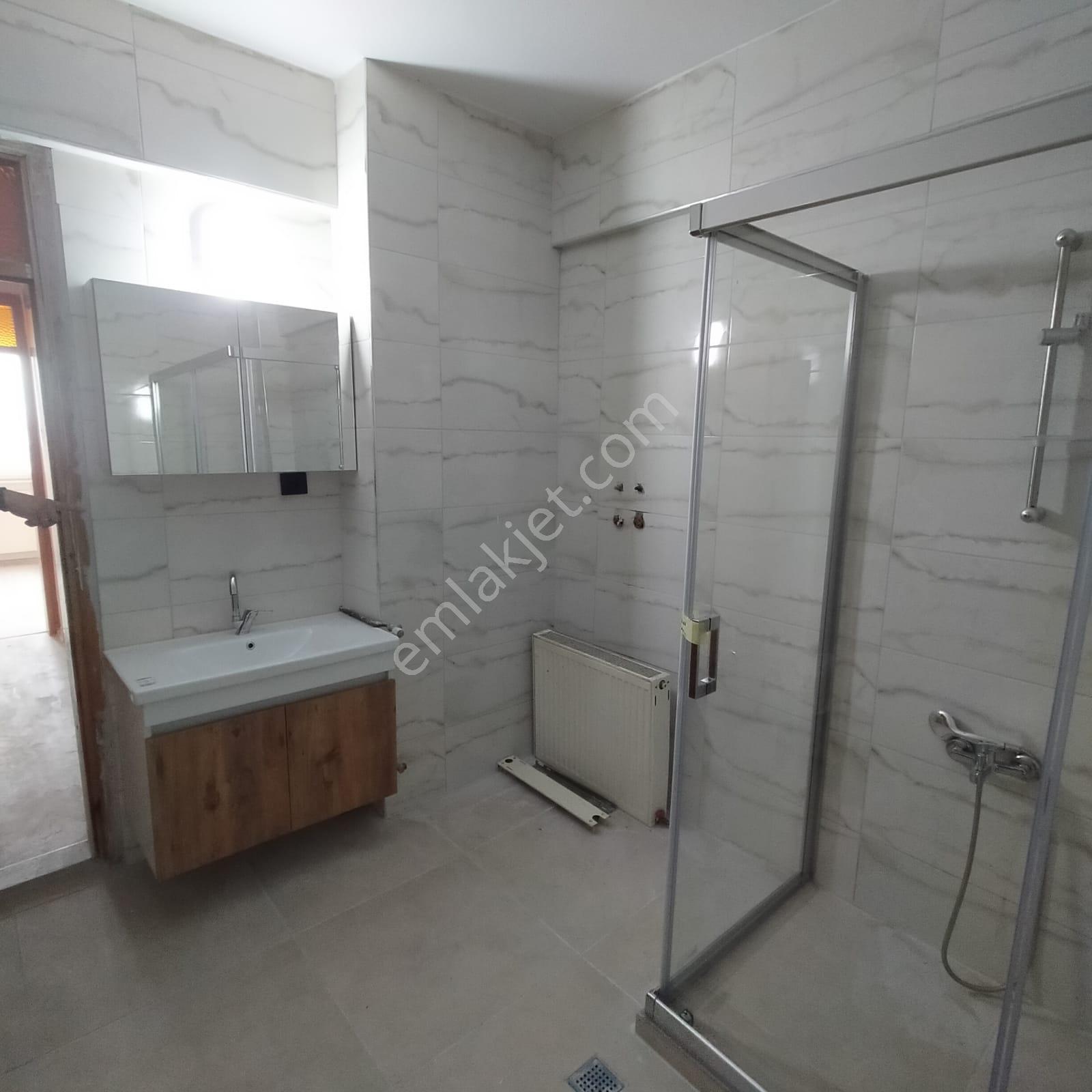 Ender Uysal Gayrimenkulden Bursa Caddesinde 3+1 İçi Yeni Tadilatlı Kiralık Daire.. - Görsel 13