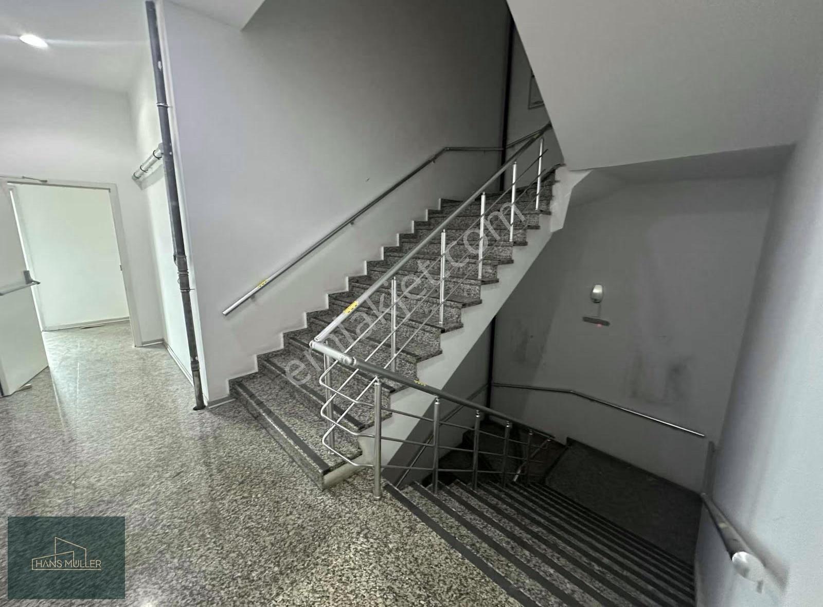 Kağıthane'de Metroya Yakın Dekorasyonlu Kiralık Ofis Katı - Görsel 18