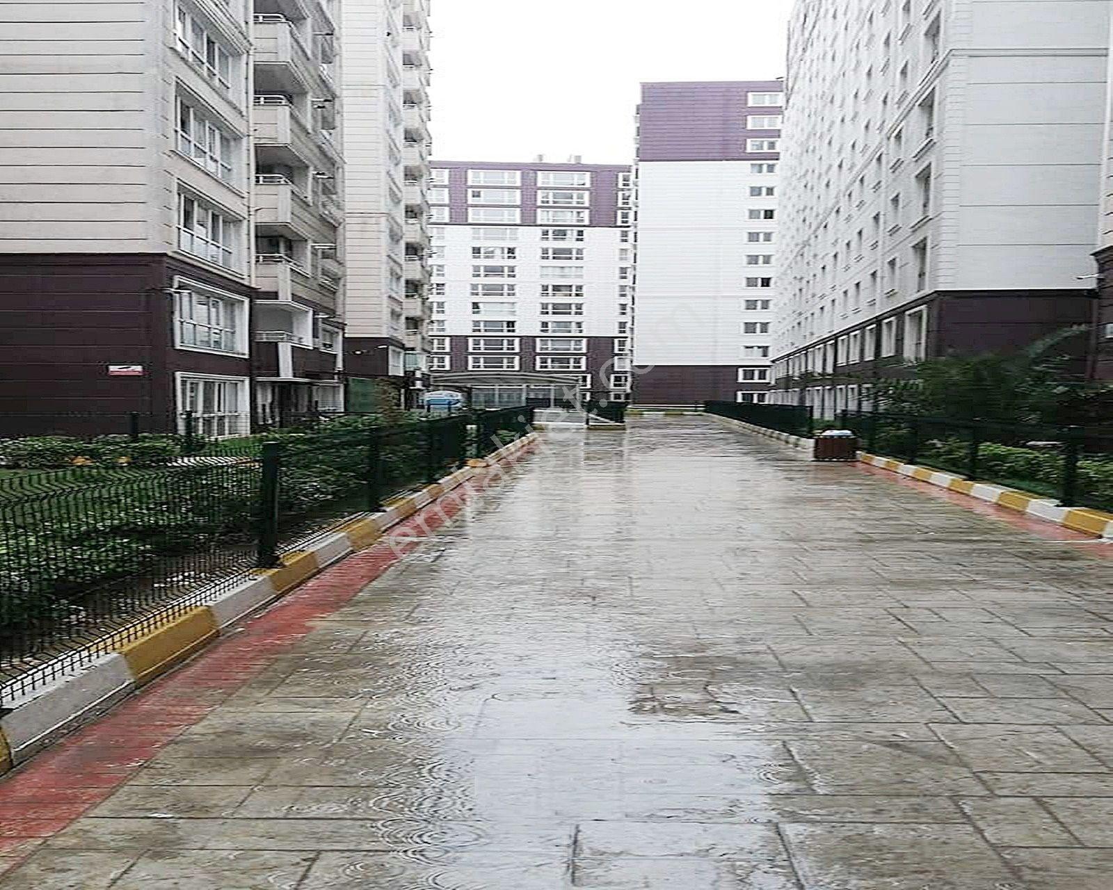 Otoparklı Güvenlikli Ebeveyn Banyolu Cadde Üzeri 3+1 Daire - Görsel 13