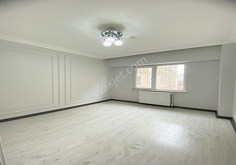 Otoparklı Güvenlikli Ebeveyn Banyolu Cadde Üzeri 3+1 Daire - Görsel 23