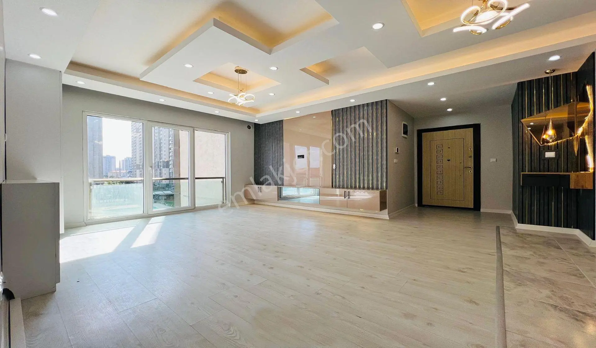Cadde Üzeri Yatırımlık Havuzlu Güvenlikli Site İçi 1+1