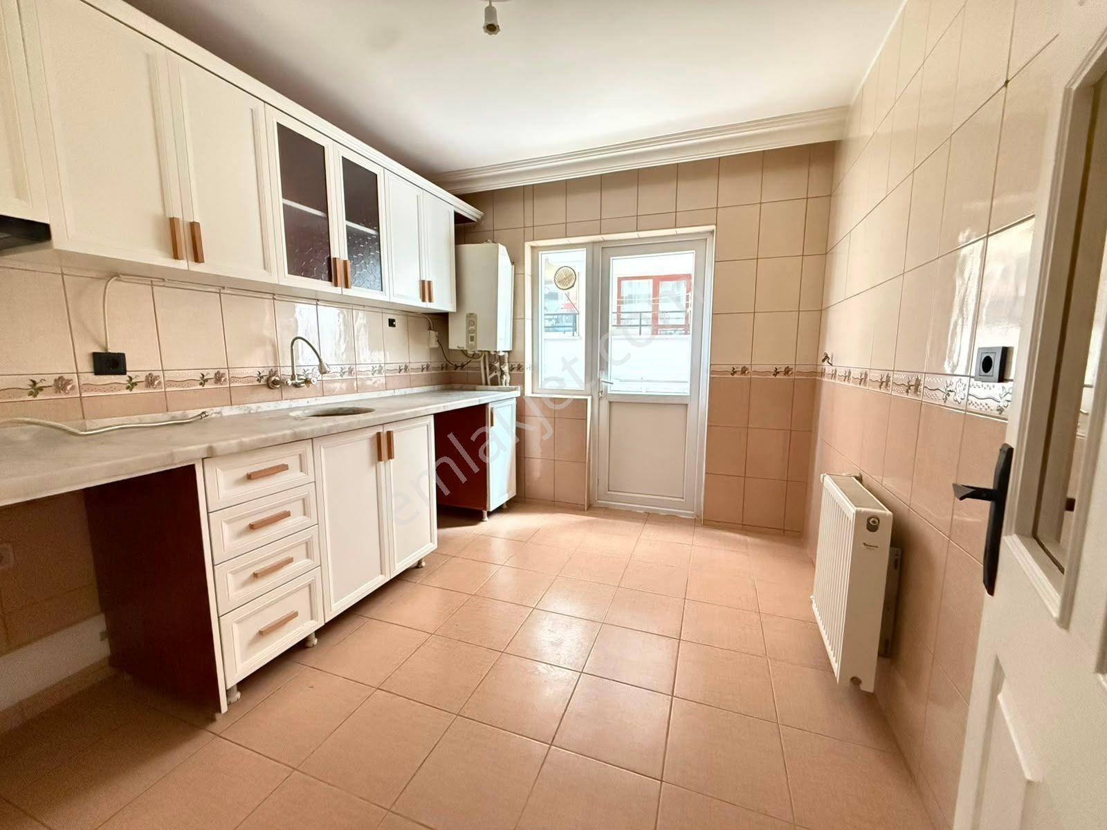 Uygun Kira Avantajıyla ! Kat Konumunda 3+1 Kiralık Daire - Görsel 5