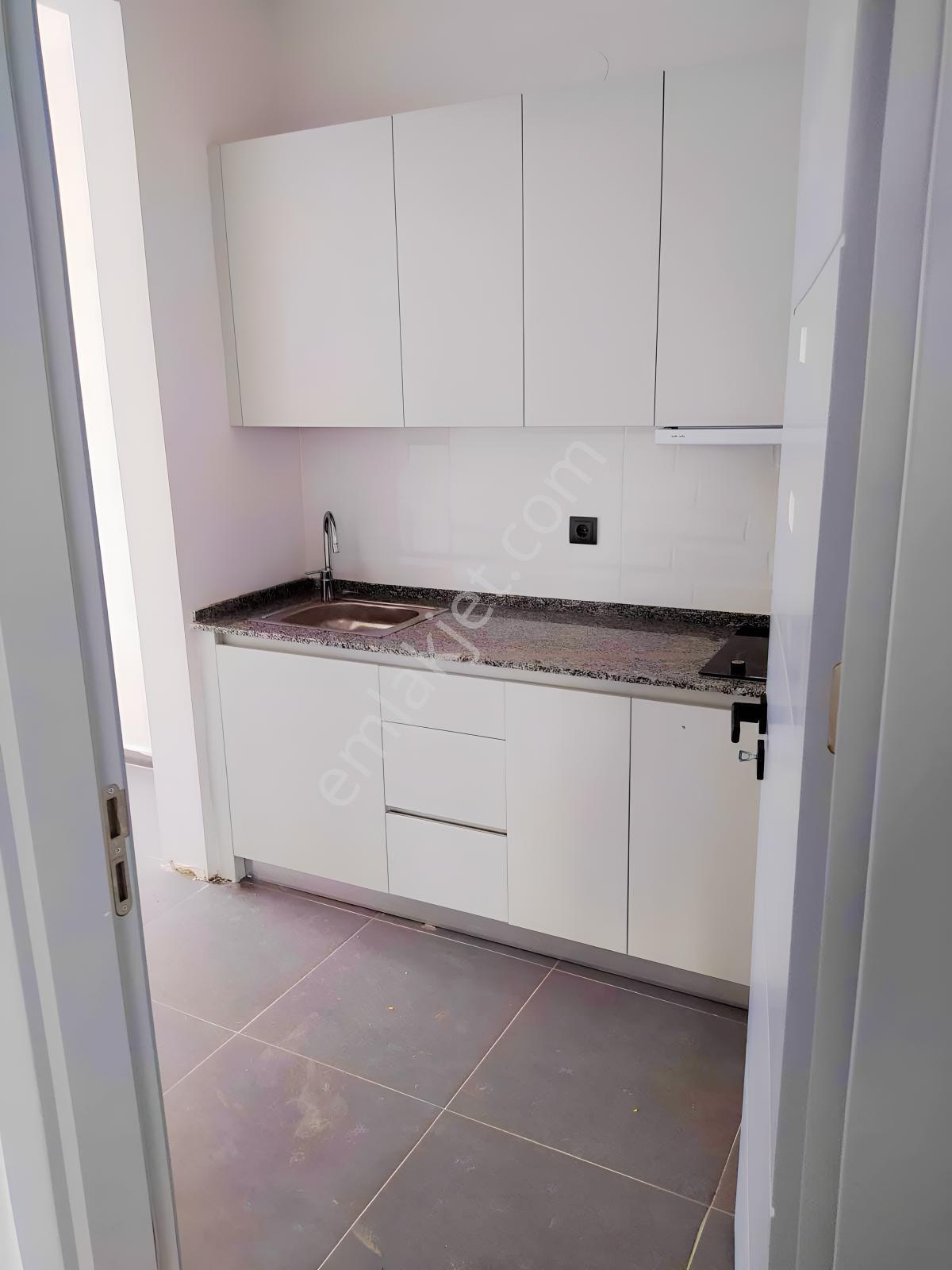 Megeden Tacettin Veli Üzerinde Kiralık Ofis - Görsel 19
