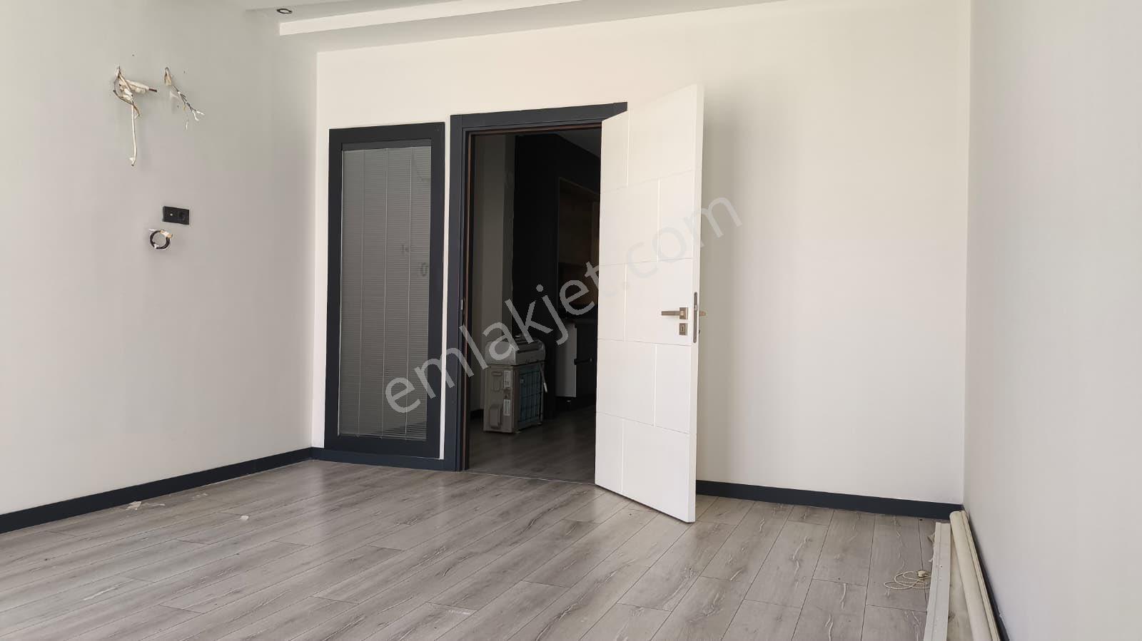 Şehir Merkezinde Kapalı Otoparlı 1 + 1 Kiralık Ofis - Görsel 2