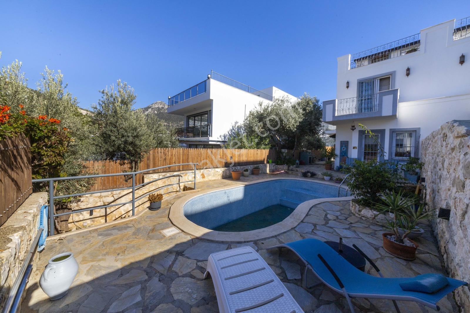 Kalkan'da 2+1 Özel Havuzlu Bahçeli Villa - Görsel 11