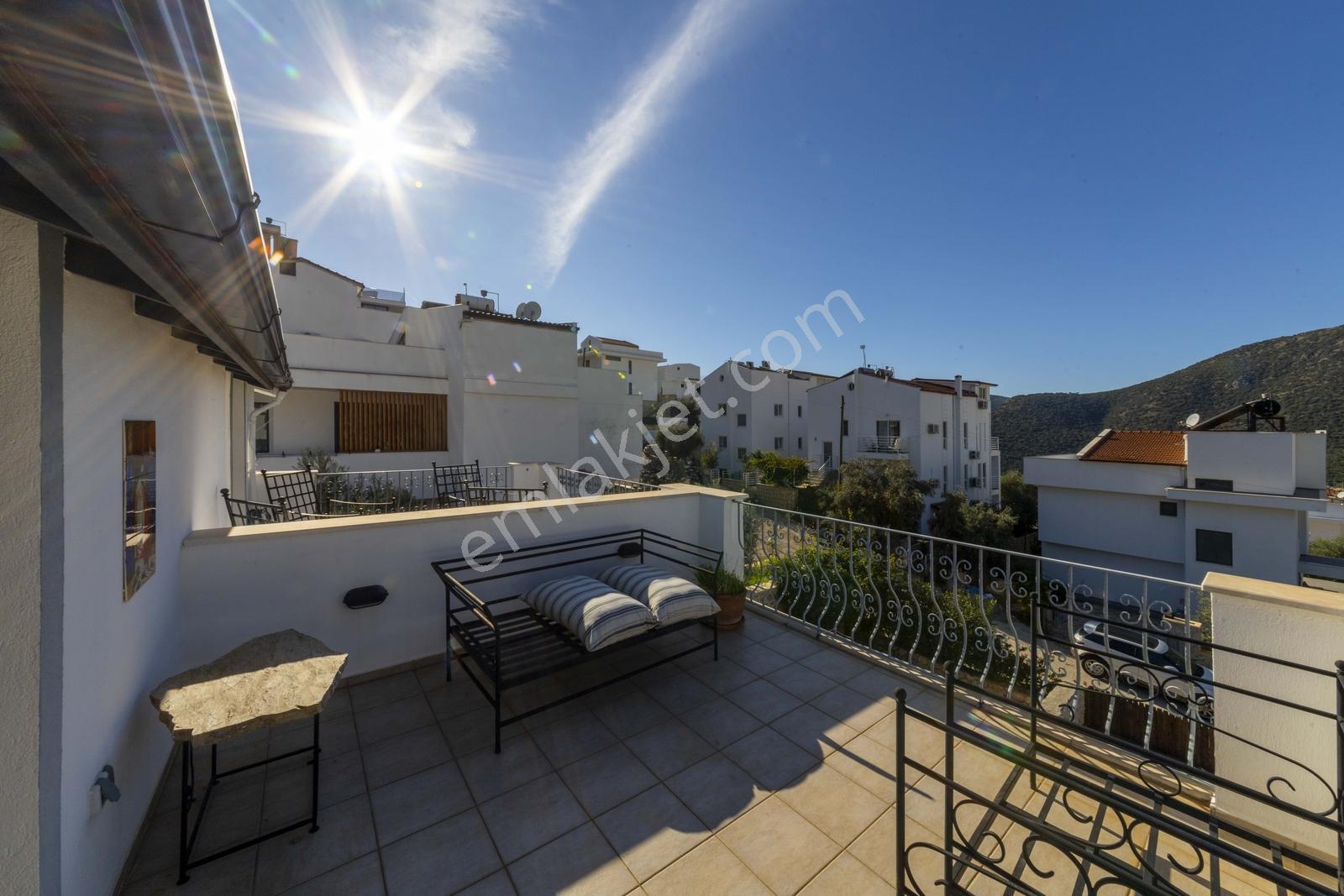 Kalkan'da 2+1 Özel Havuzlu Bahçeli Villa - Görsel 23