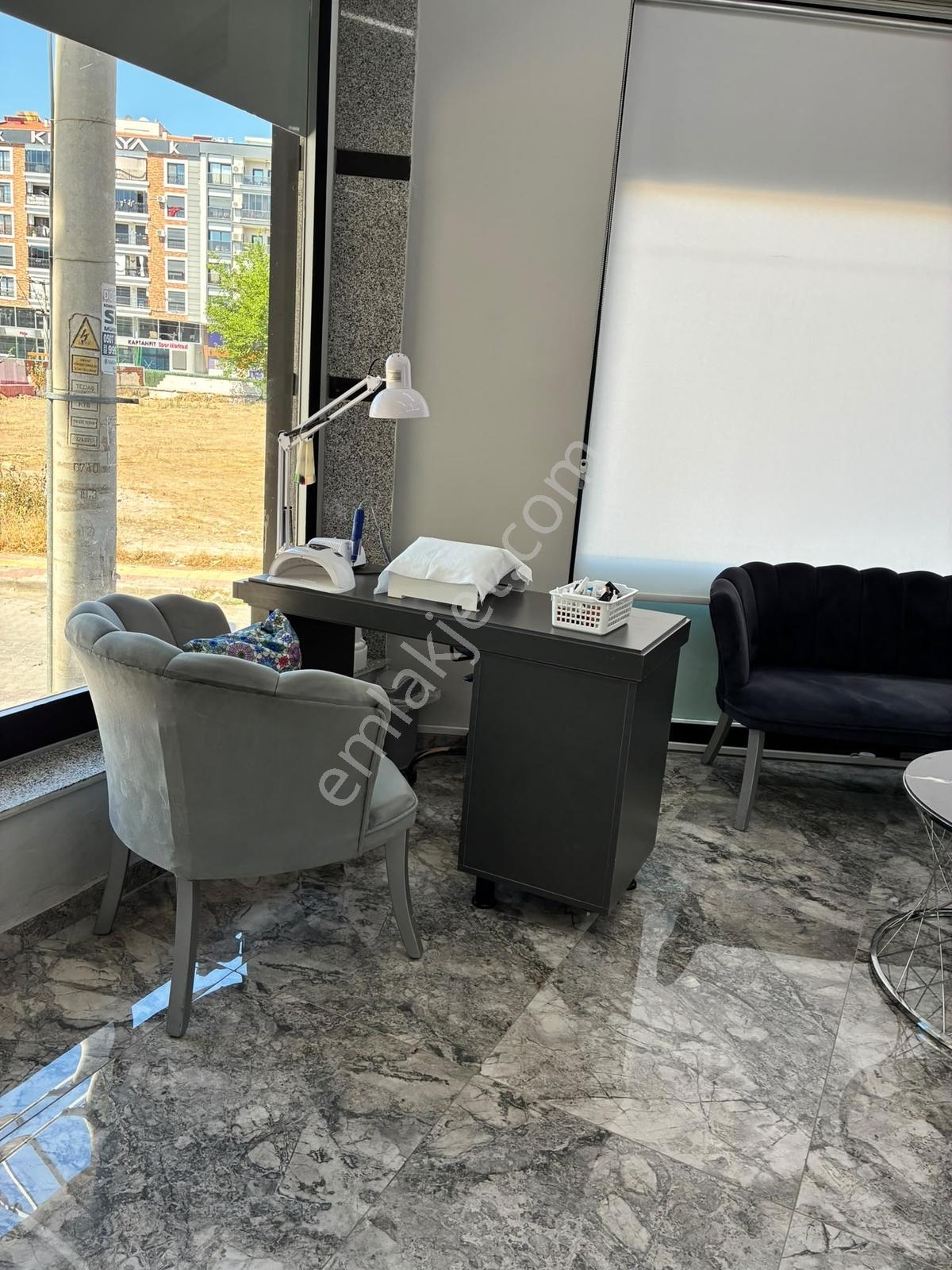 Karşıyaka Yalı Da Yapılı Bakımlı Köşe Konumlu Kiralık Dükkan - Görsel 13