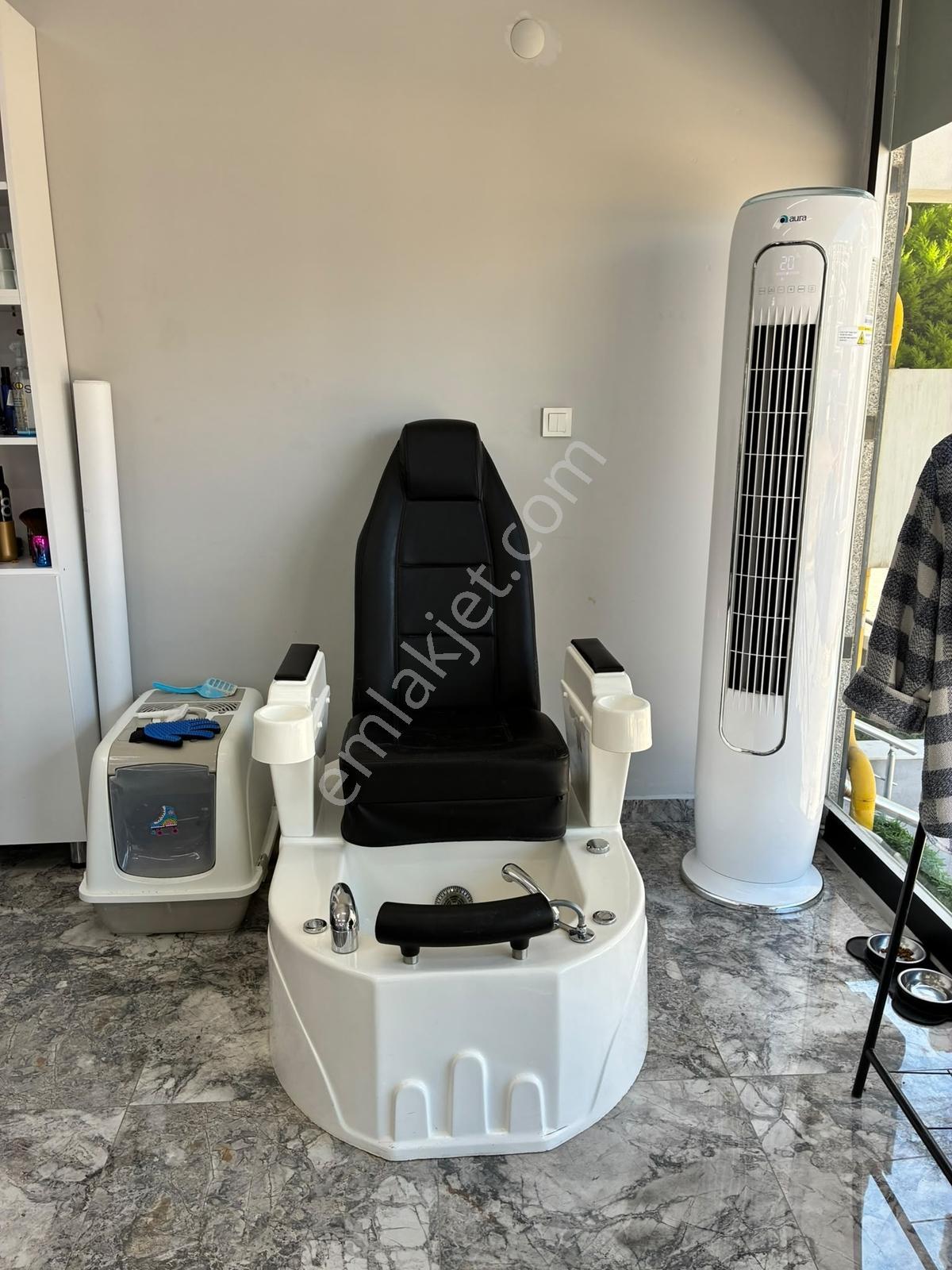 Karşıyaka Yalı Da Yapılı Bakımlı Köşe Konumlu Kiralık Dükkan - Görsel 17