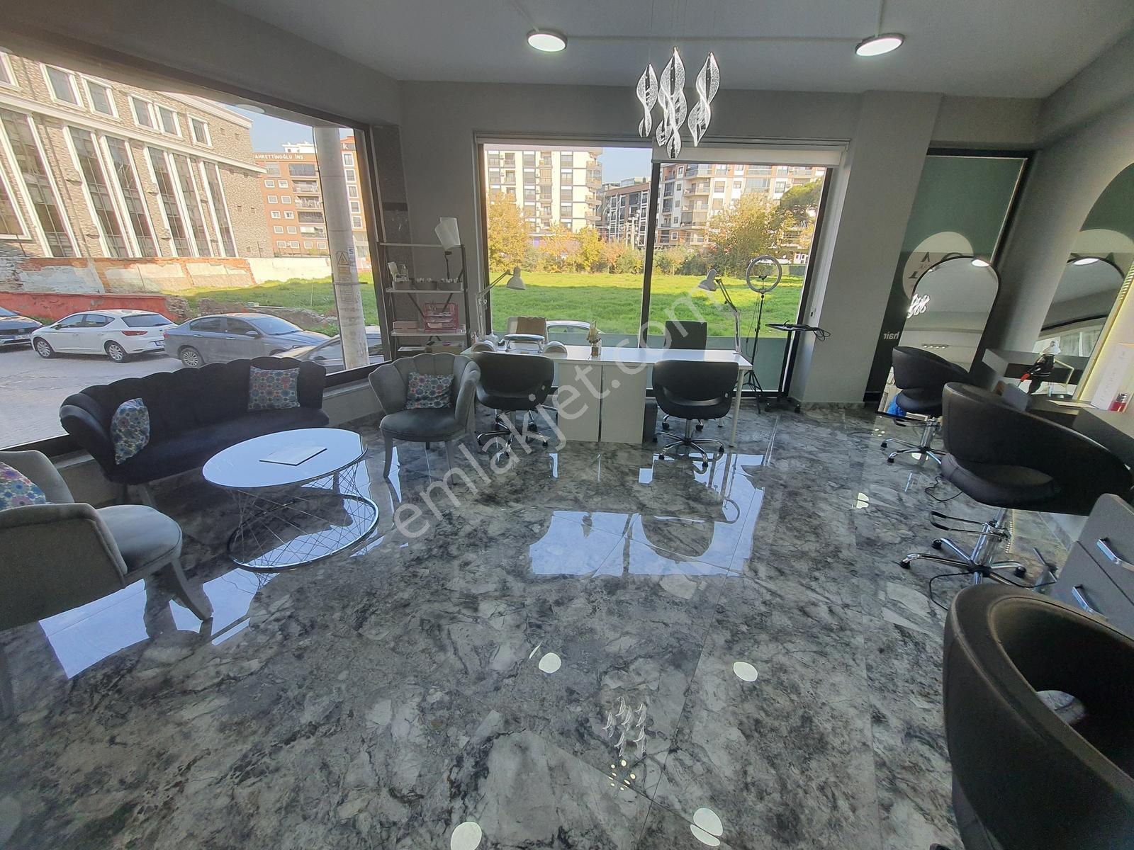 Karşıyaka Yalı Da Yapılı Bakımlı Köşe Konumlu Kiralık Dükkan - Görsel 8