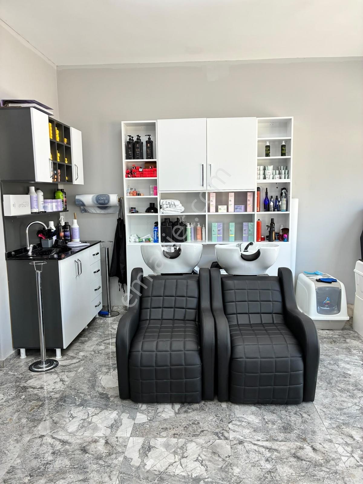Karşıyaka Yalı Da Yapılı Bakımlı Köşe Konumlu Kiralık Dükkan - Görsel 19