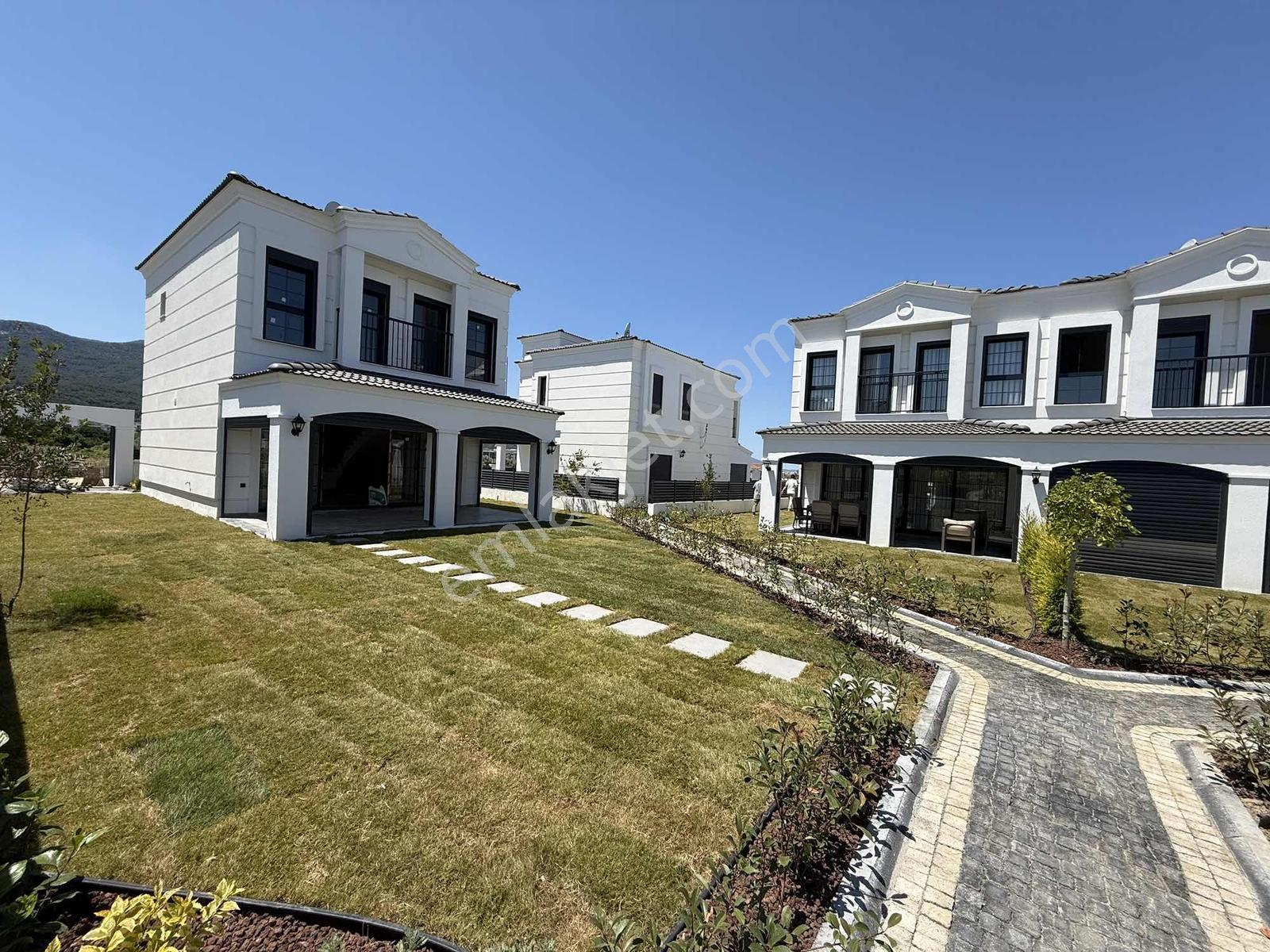 Kuşadası Davutlar Havuzlu Sitede Satılık 3+1 Villalar - Görsel 4