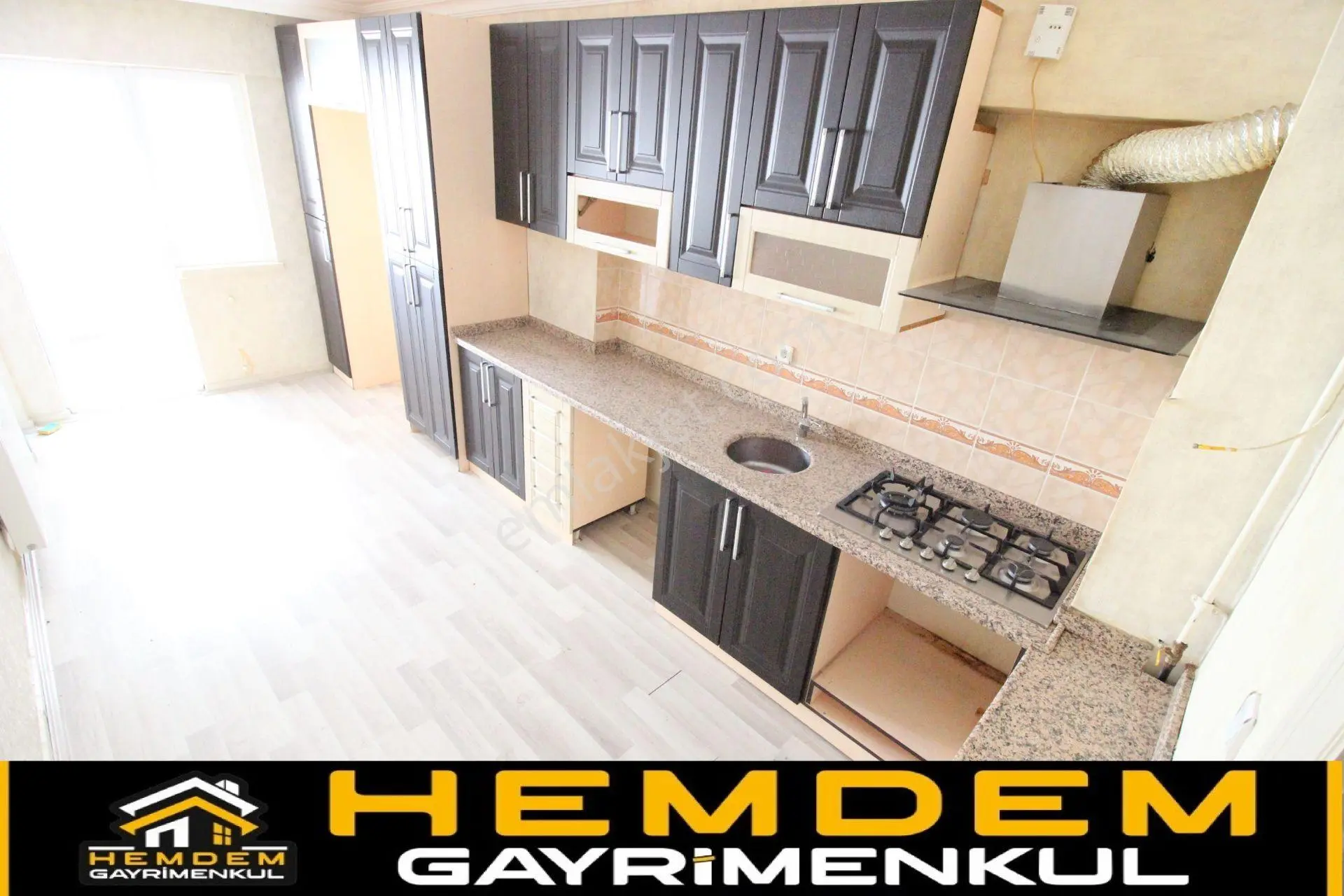 Hemdem Gayrimenkul'den Topçu'da Arakat'da Geniş Ferah 3+1 Satılık Daire