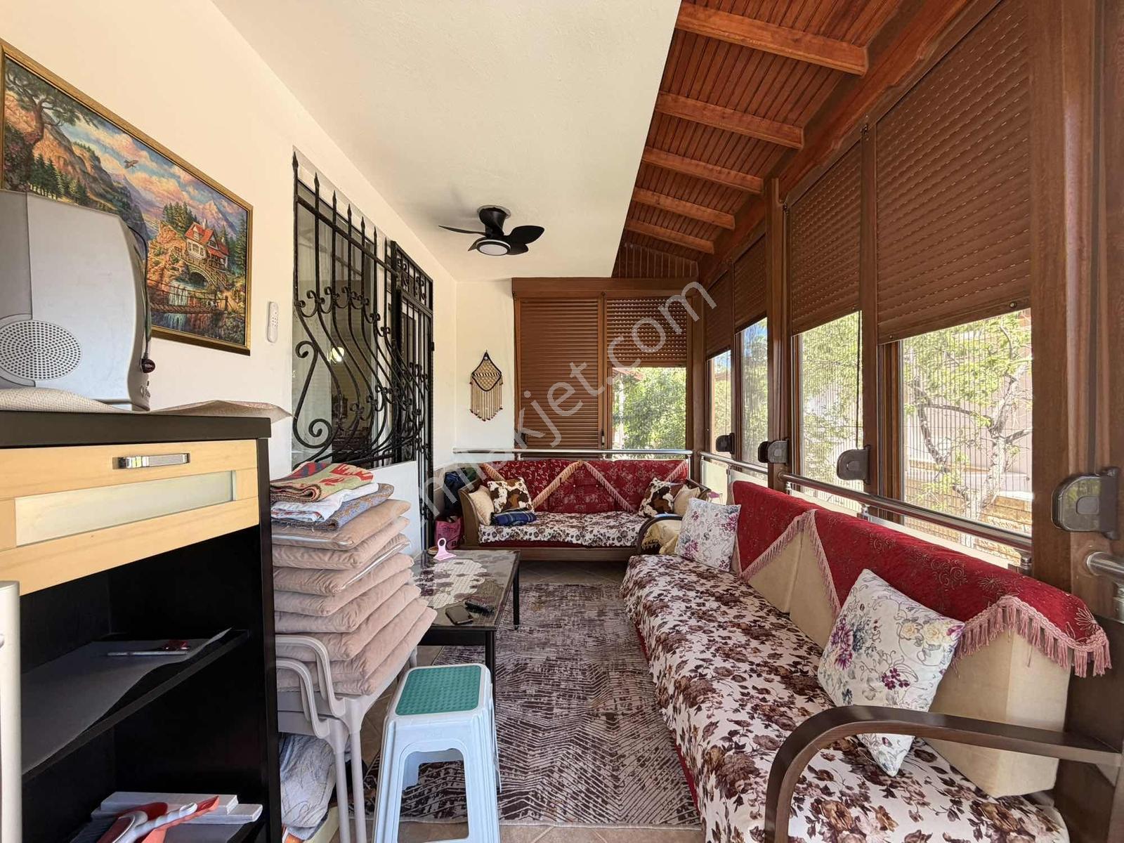 Onmax İskele'de Satılık 4+2 225 M2 Tripleks Doğalgazlı Villa - Görsel 4