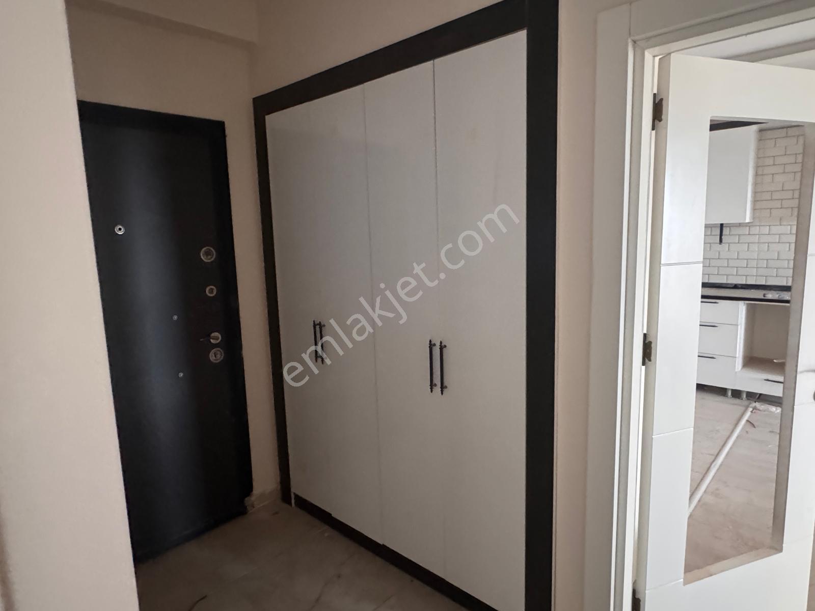 Akdeniz Mahallesi Yeni Bina Geniş 2+1 Deniz Manzaralı Ebeveyn Banyolu - Görsel 32