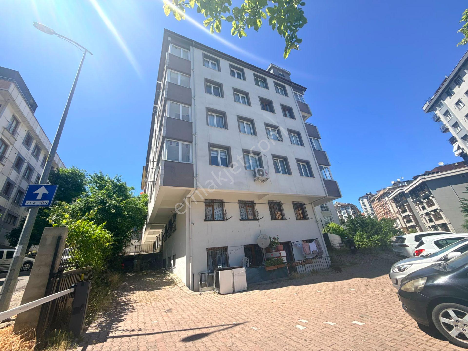 Ümraniye Esenevler 'de Merkezi Konumda Klimalı Kiralık 2+1 Daire - Görsel 2