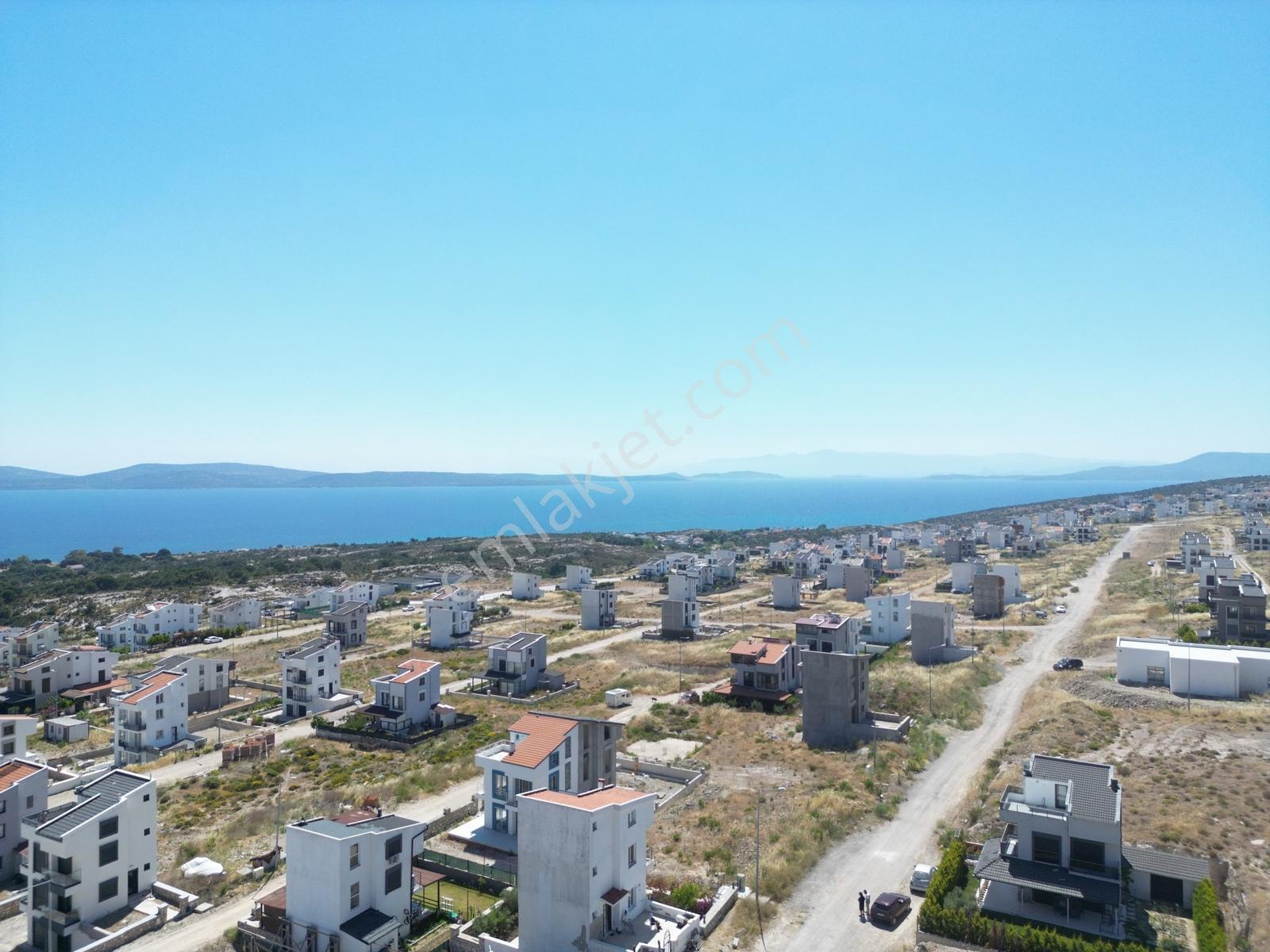 Karaburun Mordoğan Kamukent Sitesinde Deniz Manzaralı Arsa - Görsel 2