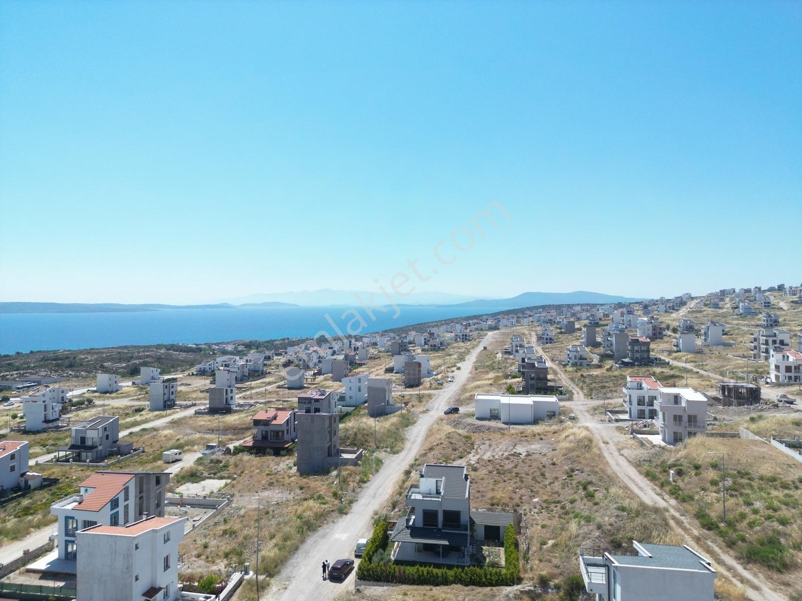 Karaburun Mordoğan Kamukent Sitesinde Deniz Manzaralı Arsa - Görsel 3