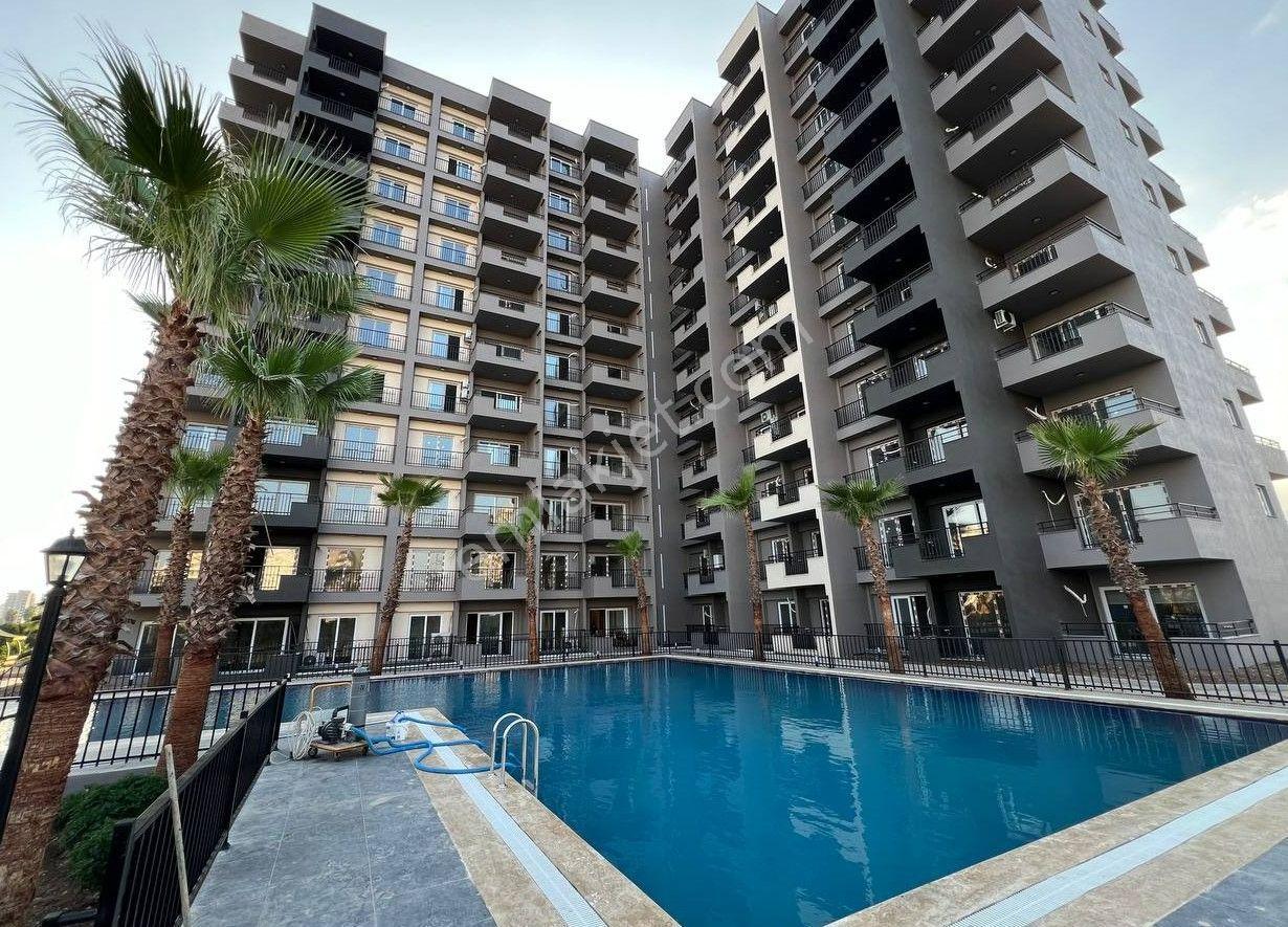 Karınca'dan Çeşmeli'de Giyinme Odalı Havuzlu 1+1 Köşe Daire !!