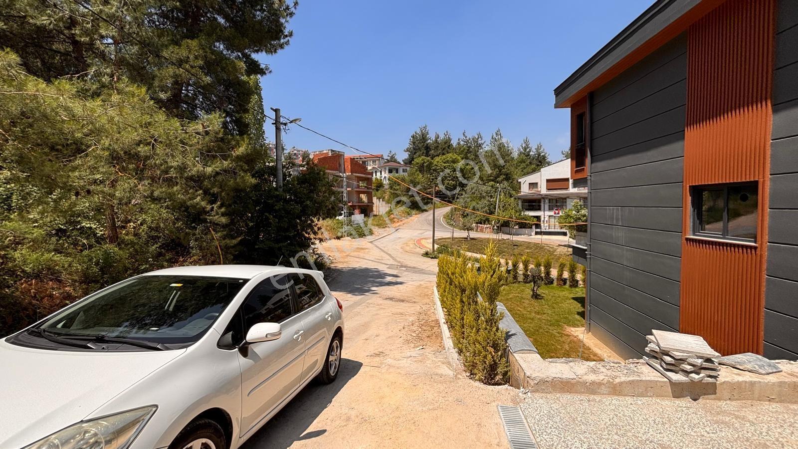 Çalı Gümüşlük Mevkinde Çam Ormanı Dibinde Villa İmarlı Arazi - Görsel 2