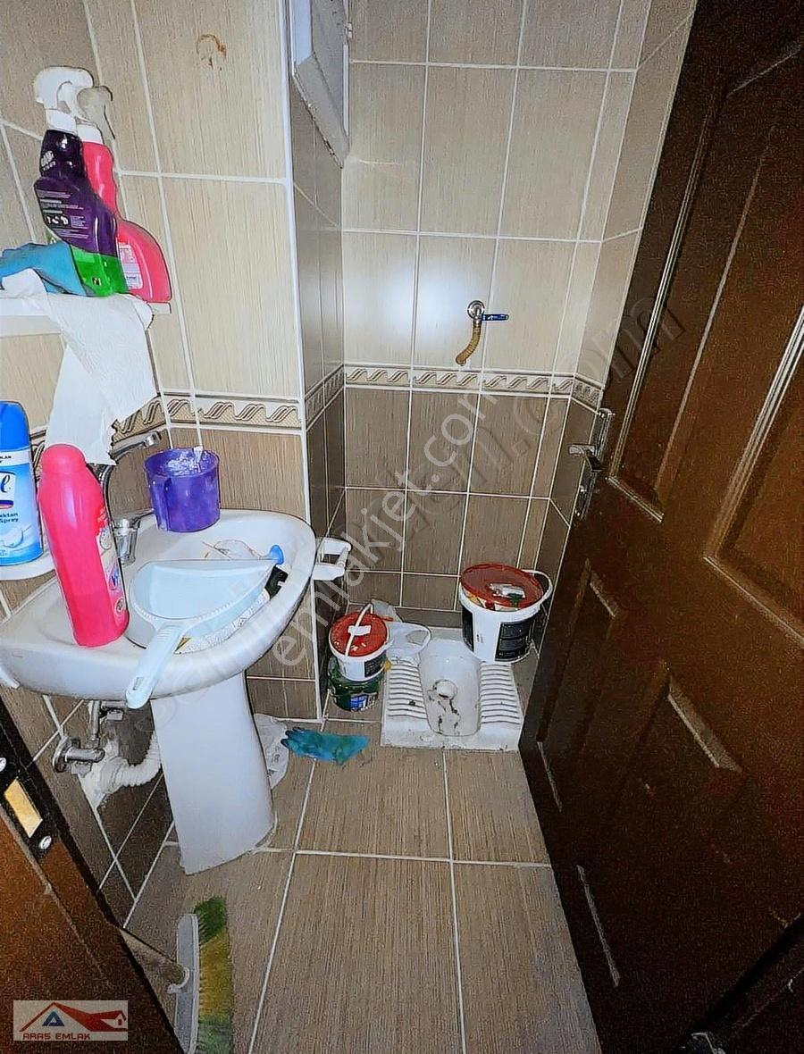 Doğalgazlı Şehrin İçinde Geniş Ara Katta 3+1 Bakımlı Ferah Daire - Görsel 13