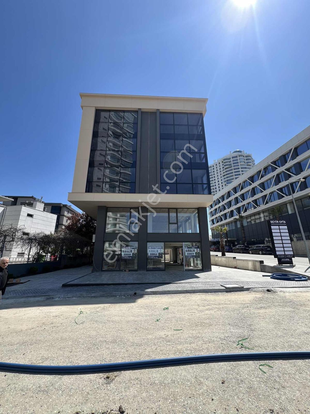 Seyir Ofis Gökdelenler Bölgesinde Deniz Manzaralı 1+1