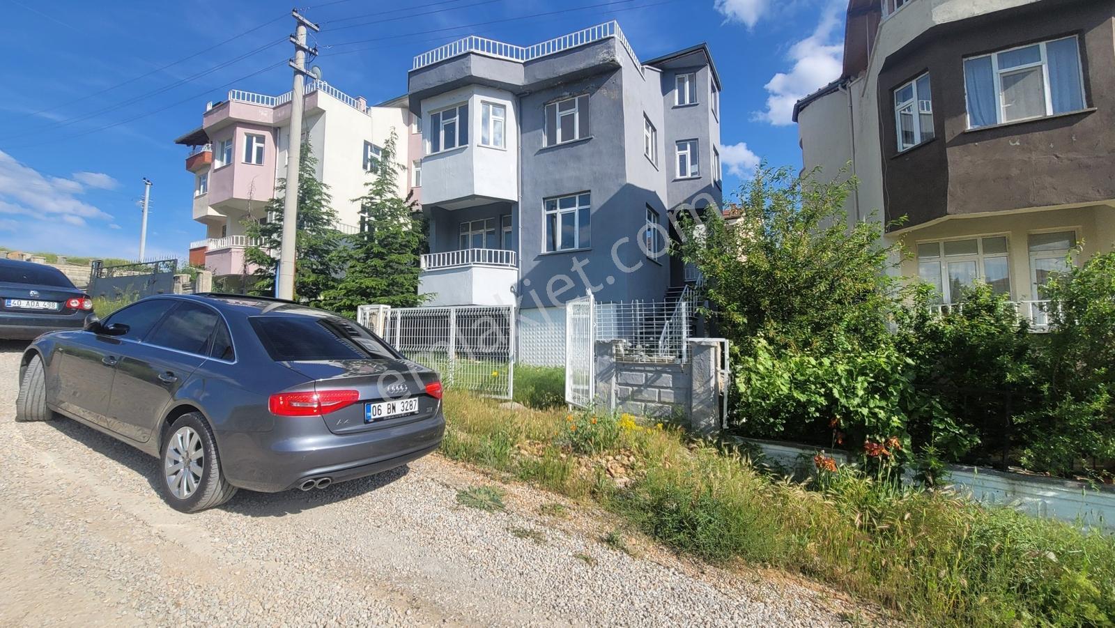 Yeni Emniyet Müd.civarı Ultra Lüks 7+1+garaj+kiler+teras+villa..