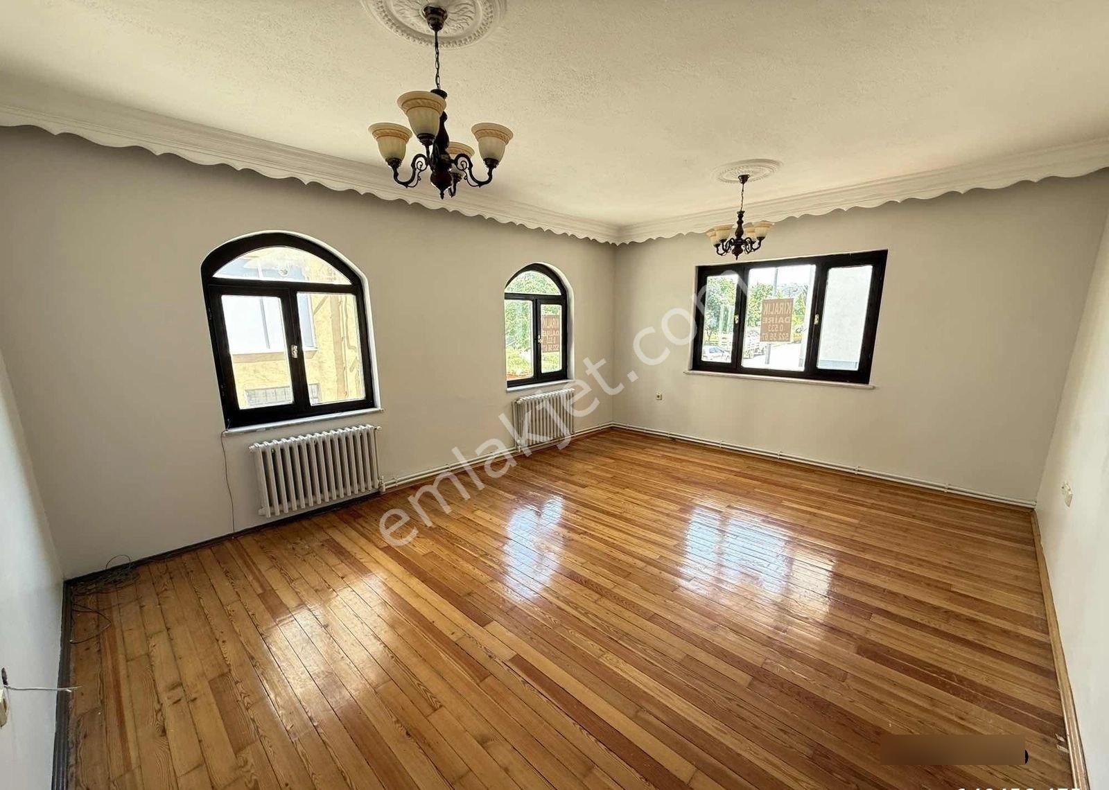 Emek Mah. Etkin Koleji Yakını 2+1 120m2 Daire