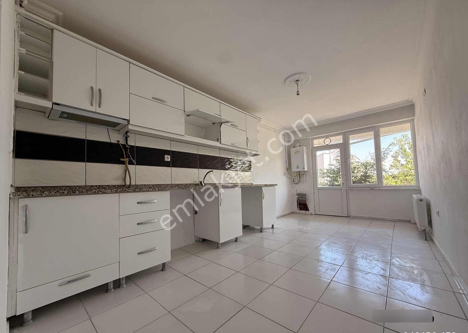 Emek Mah. Dilek Caddesi Yakını 2+1 110m2 Daire
