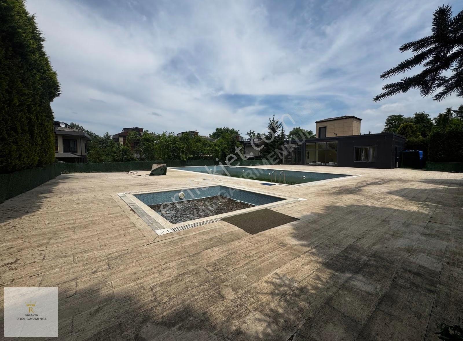 Royal Gayrimenkul'den Site İçi Güvenlikli Havuzlu Villa - Görsel 30