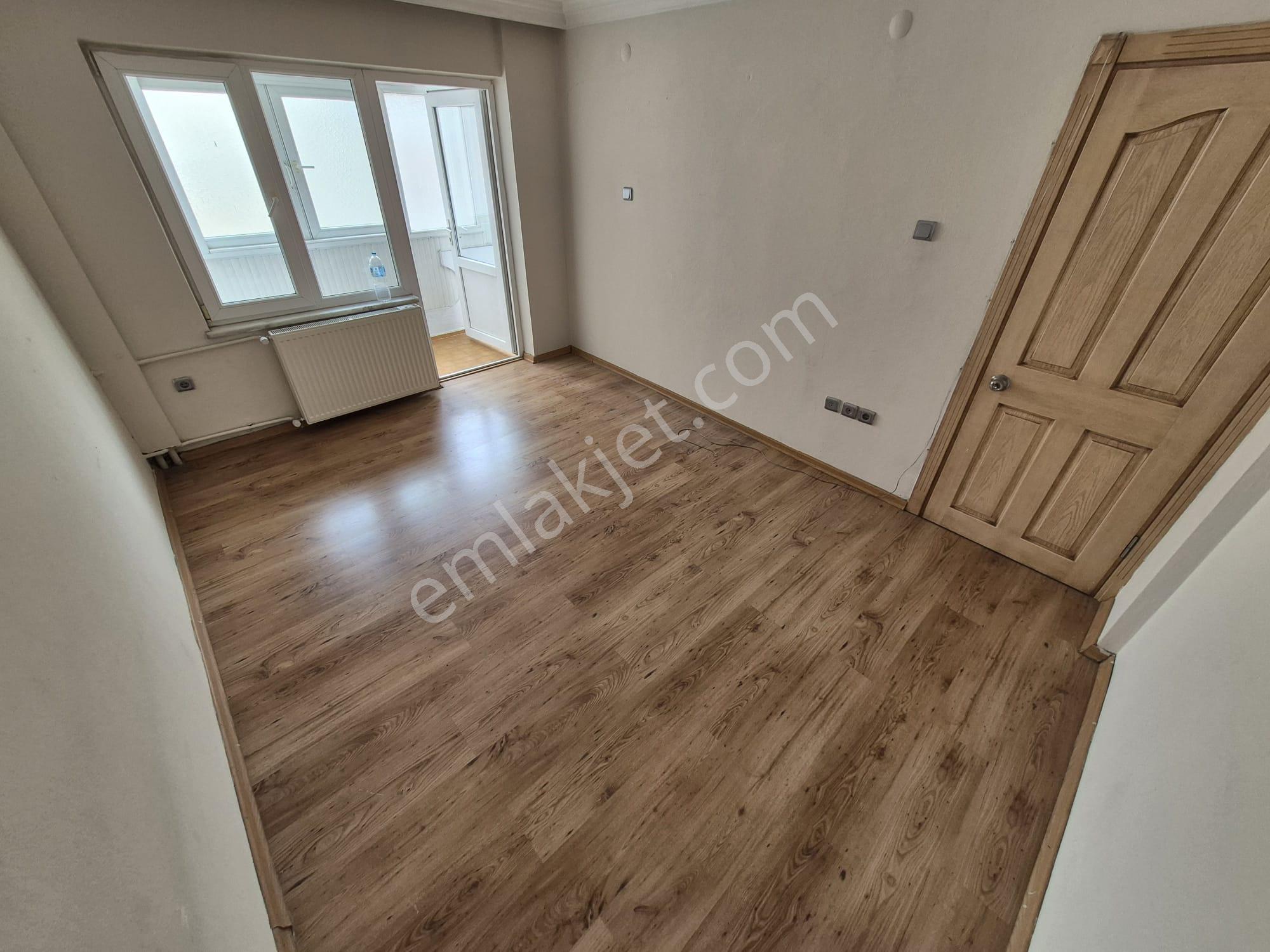 Akmandan Edremit Merkezde Cadde Üzeri Kiralık Daire - Görsel 12