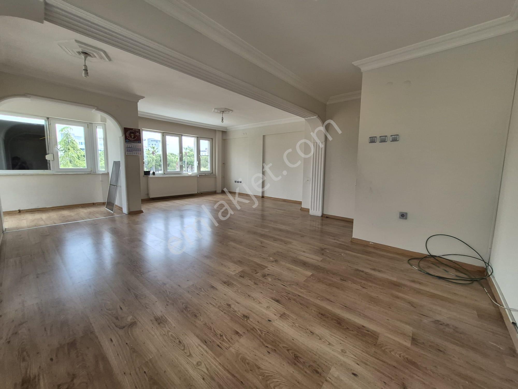Akmandan Edremit Merkezde Cadde Üzeri Kiralık Daire - Görsel 15