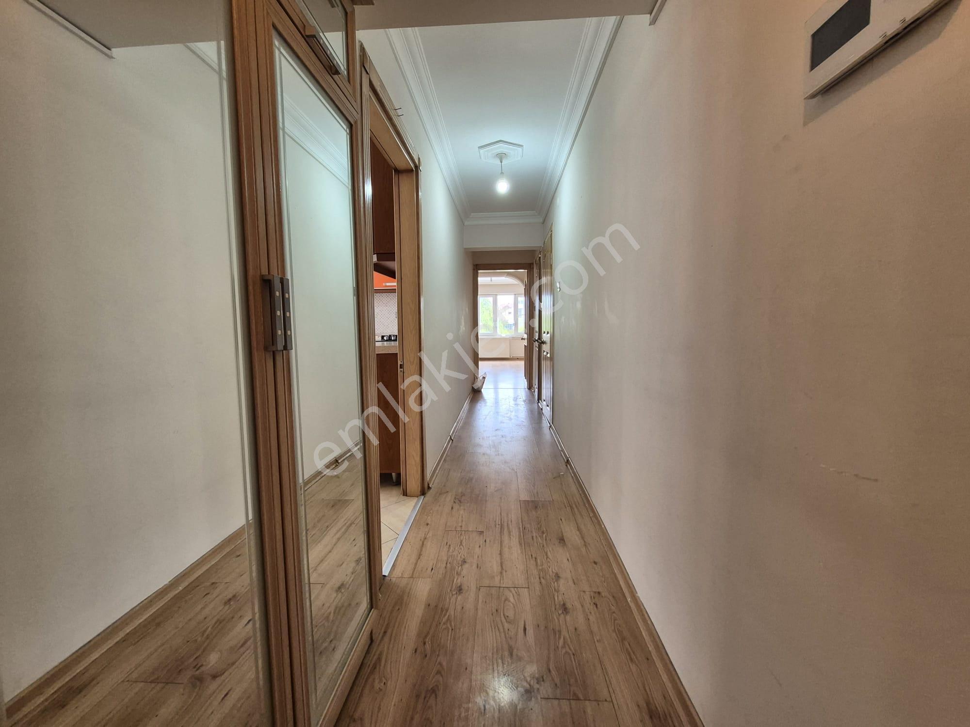 Akmandan Edremit Merkezde Cadde Üzeri Kiralık Daire - Görsel 13