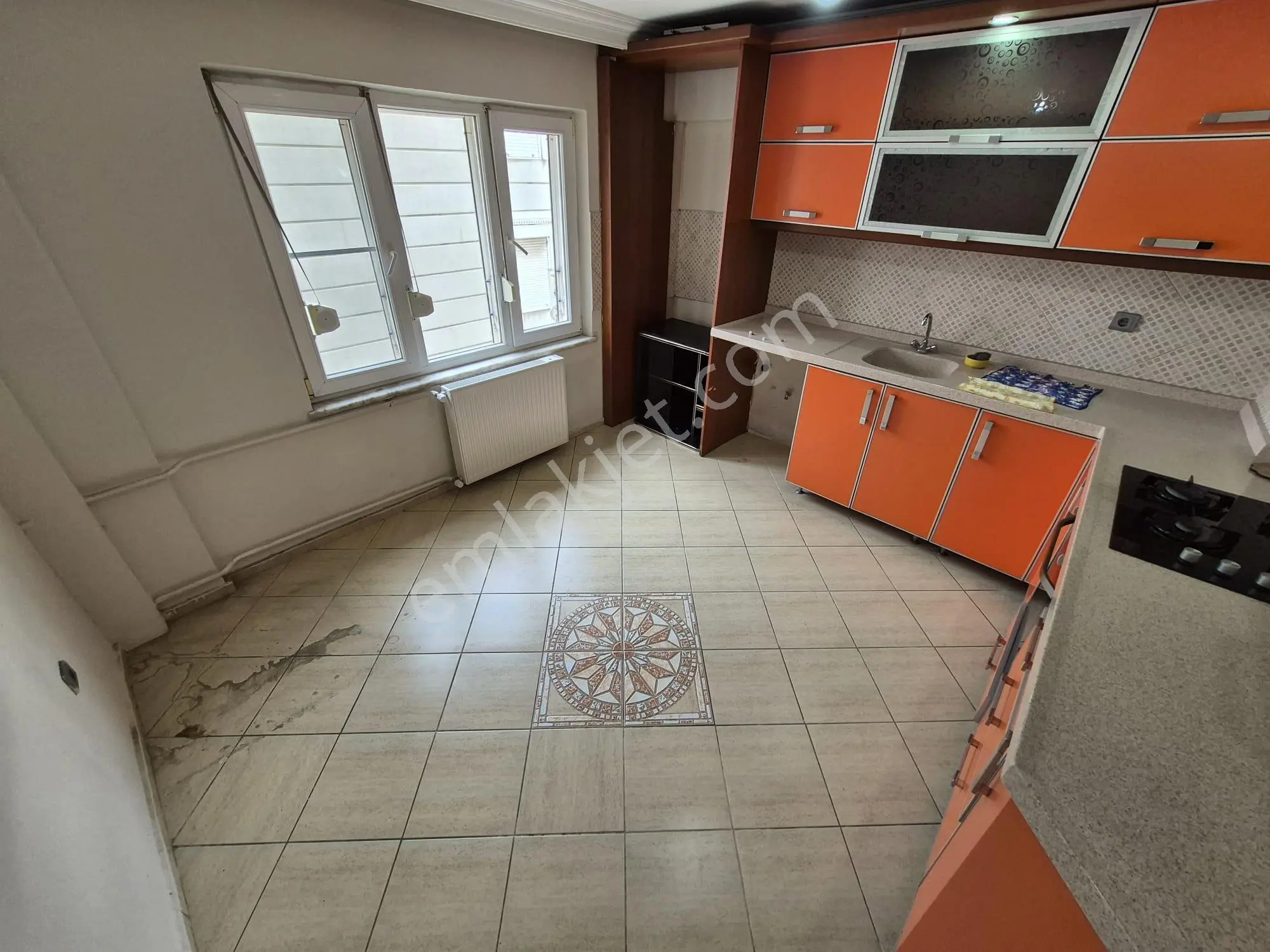 Akmandan Edremit Merkezde Cadde Üzeri Kiralık Daire - Görsel 2