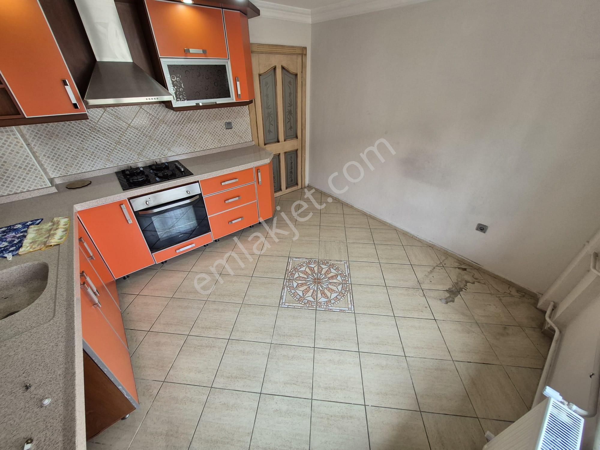 Akmandan Edremit Merkezde Cadde Üzeri Kiralık Daire - Görsel 6