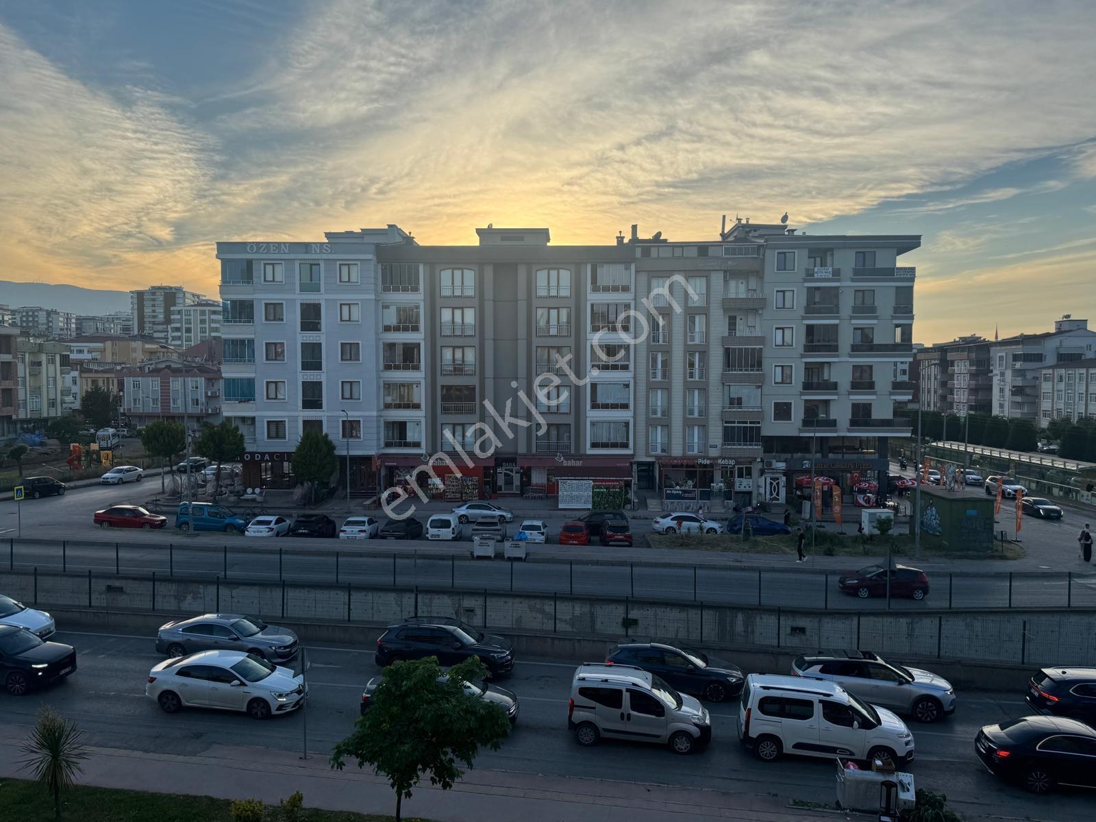Ömür Evleri Tramvay Durağına Cephe | Kiralık Geniş 3+1 Daire - Görsel 25