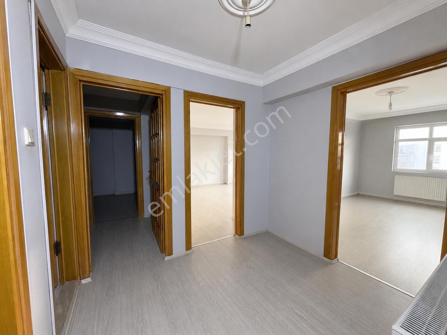Ömür Evleri Tramvay Durağına Cephe | Kiralık Geniş 3+1 Daire - Görsel 8