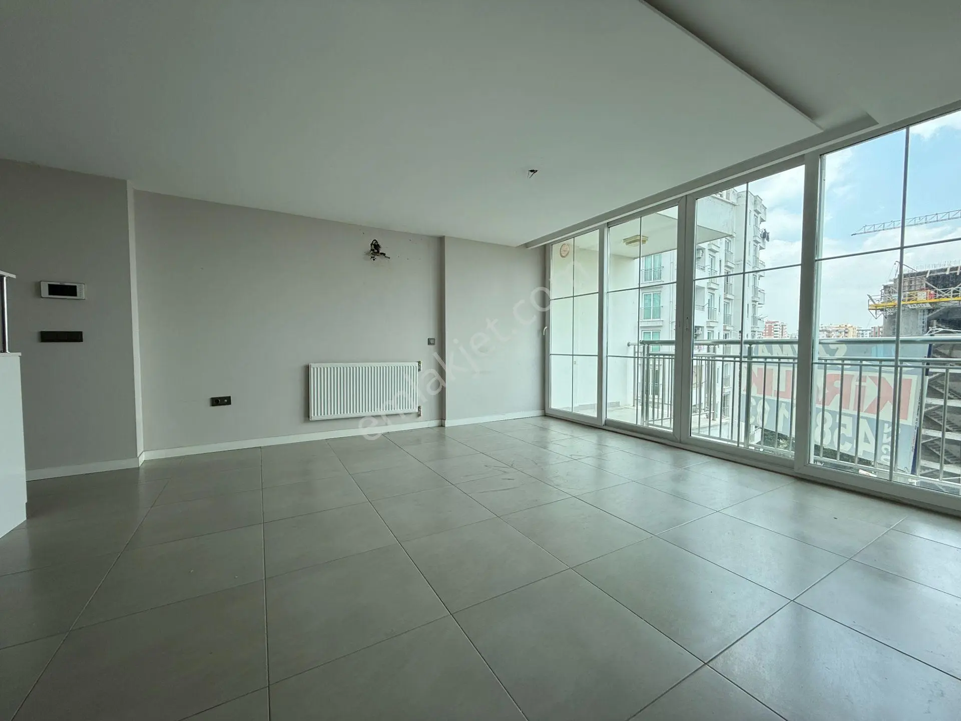 Pınar'da 3+1 100 M2 Doğalgazlı Site İçi-güvenlikli-hauzlu Hasarsız Kiralık Daire - Görsel 2