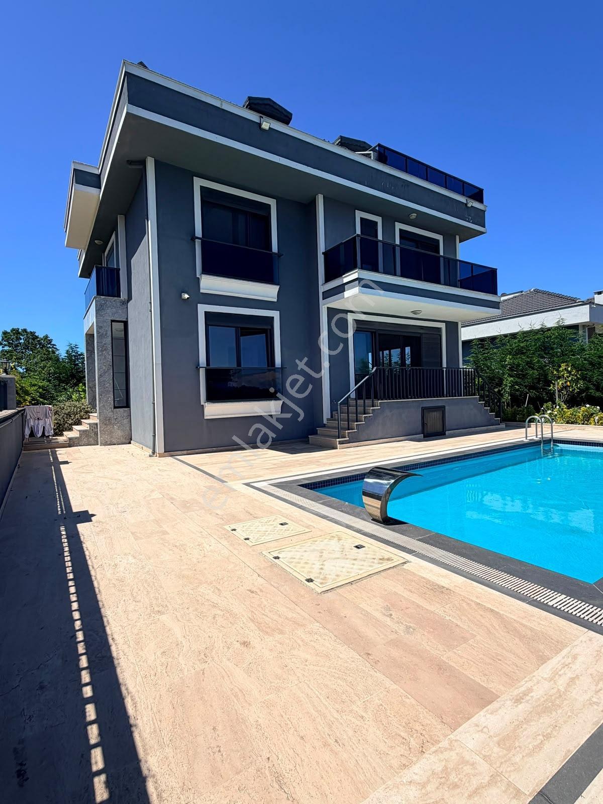 Acr Gyd'den Şile Karacaköy'de Deniz Manzaralı Satılık 5+2 Villa
