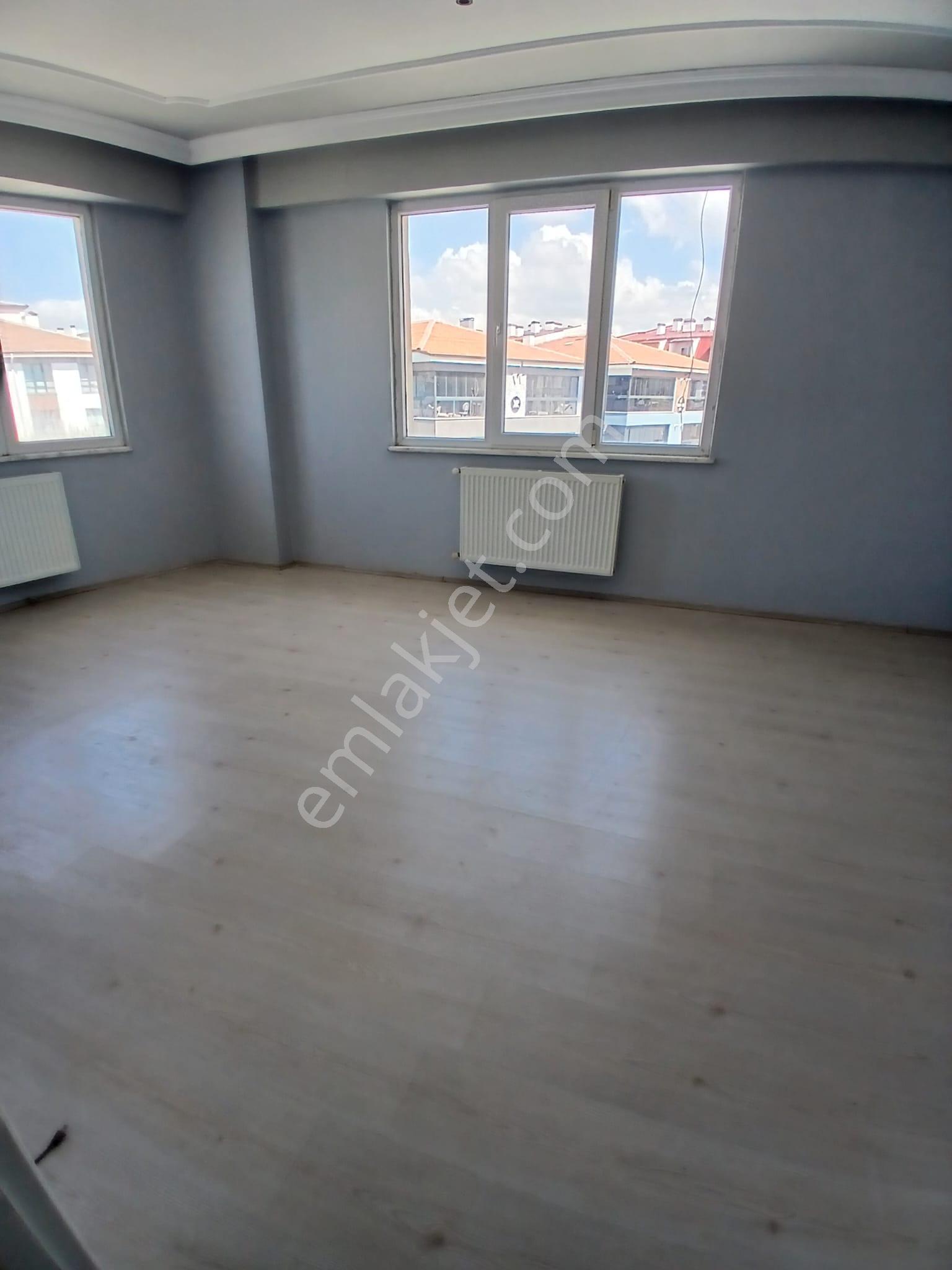 Çamlıca Mahallesinde Kiralık 2+1 Daire - Görsel 5