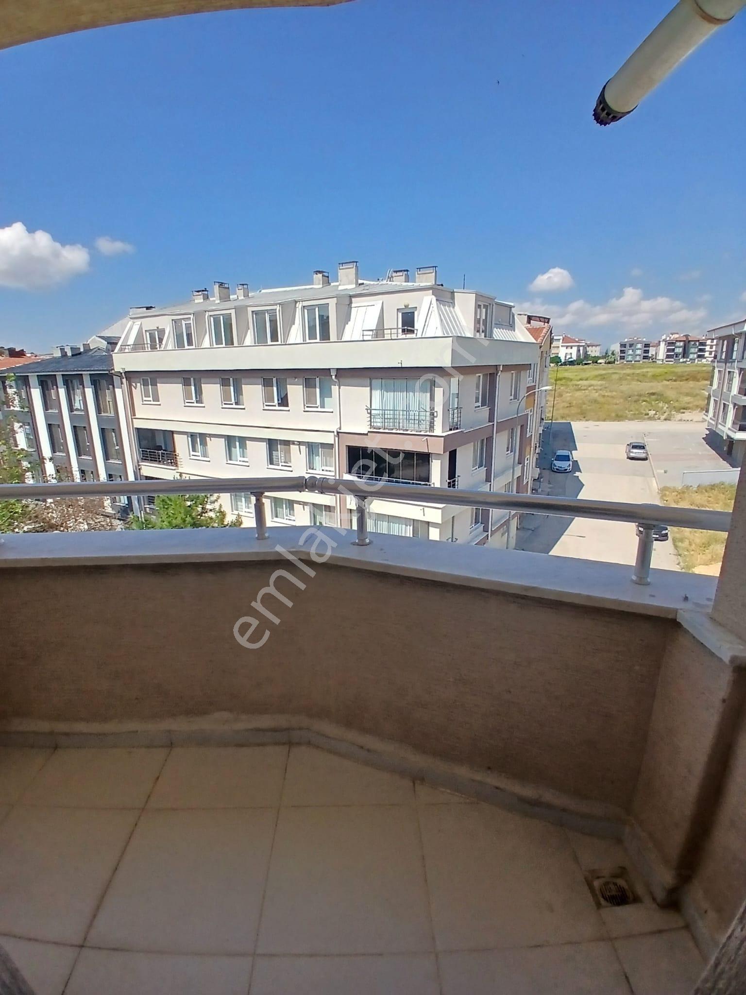 Çamlıca Mahallesinde Kiralık 2+1 Daire - Görsel 3