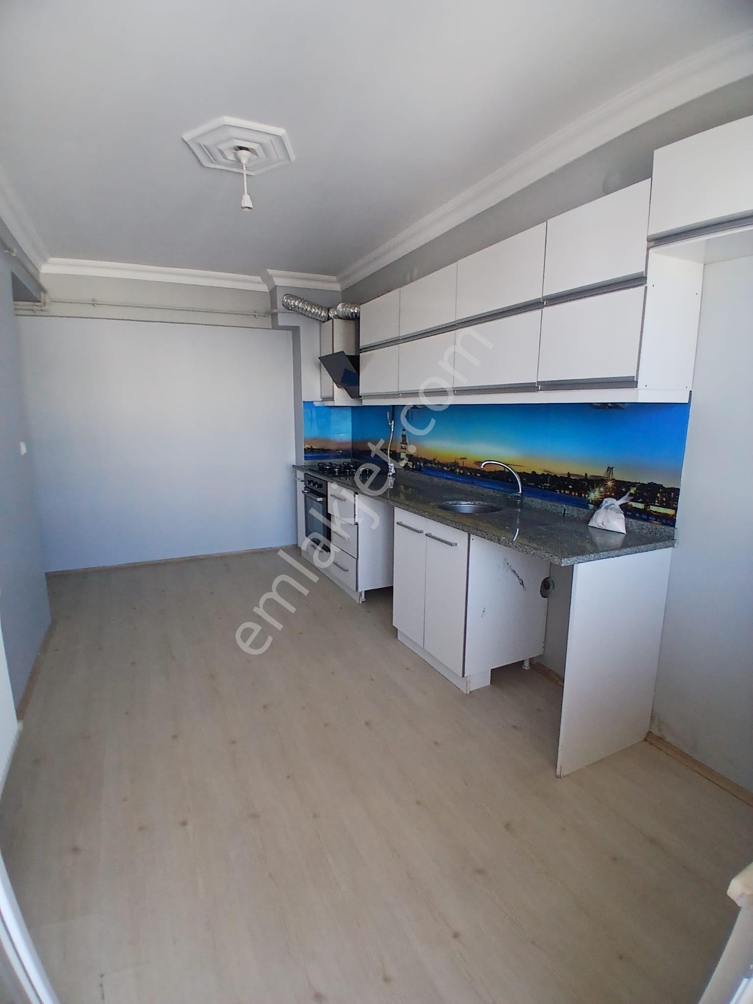 Çamlıca Mahallesinde Kiralık 2+1 Daire - Görsel 2