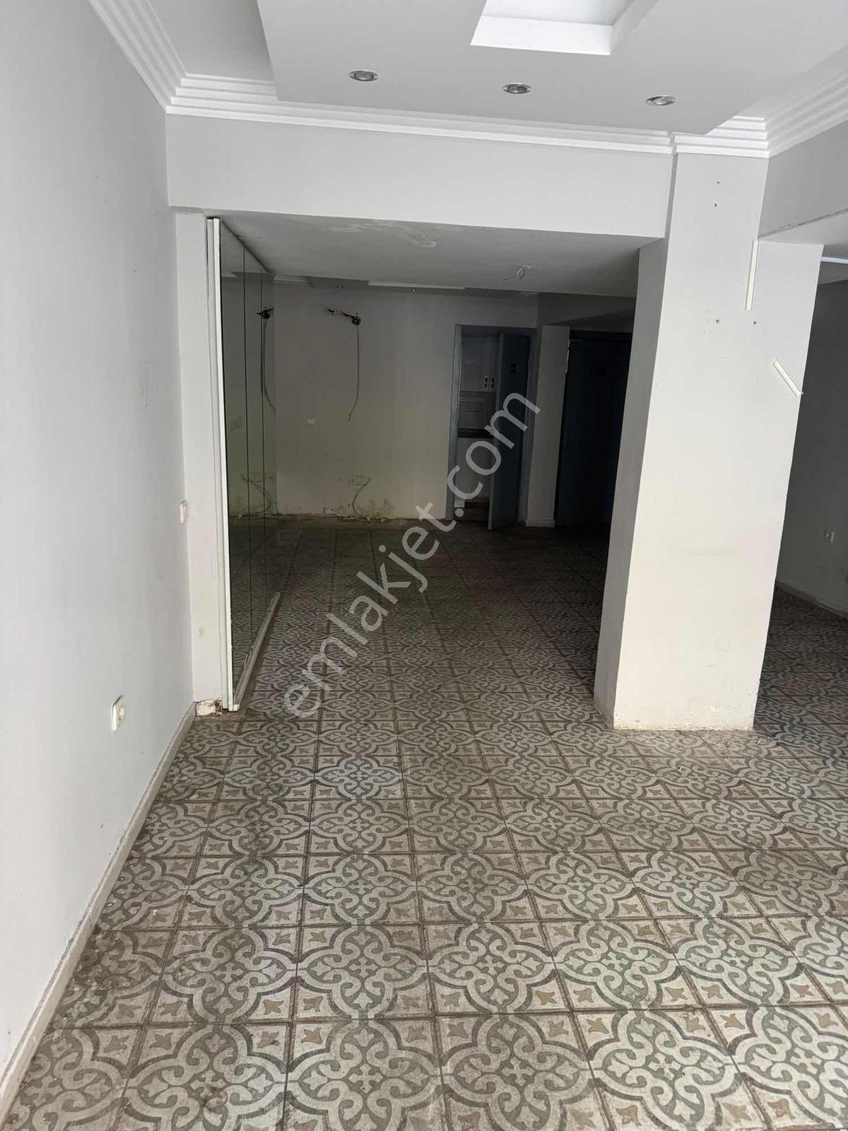 Mithatpaşa Cadde Üzeri 55 M2 Merkezi Konumda Kiralık Dükkan - Görsel 2