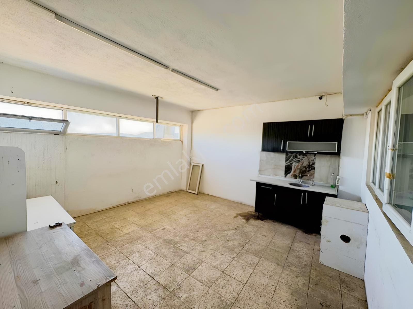 Karabağlarda Kiralık | 500 M² Ticari İş Yeri & Depo - Görsel 10