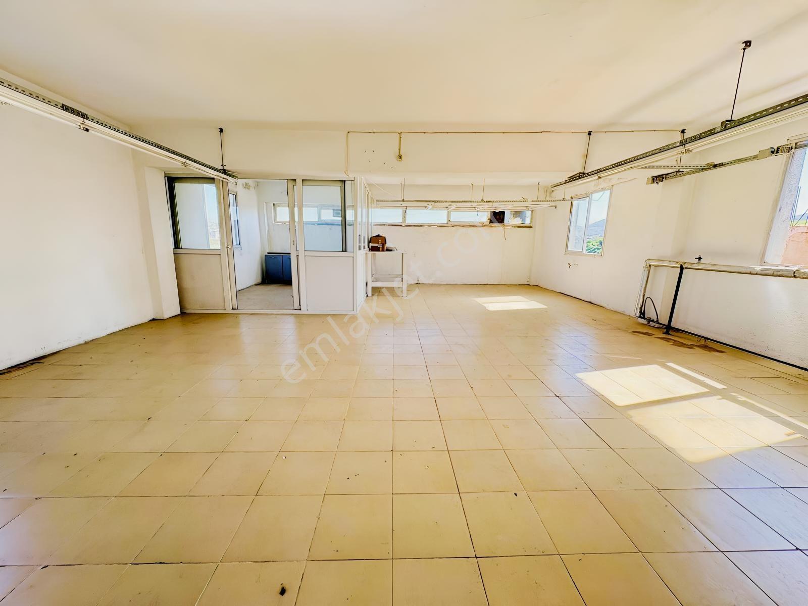 Karabağlarda Kiralık | 500 M² Ticari İş Yeri & Depo - Görsel 21