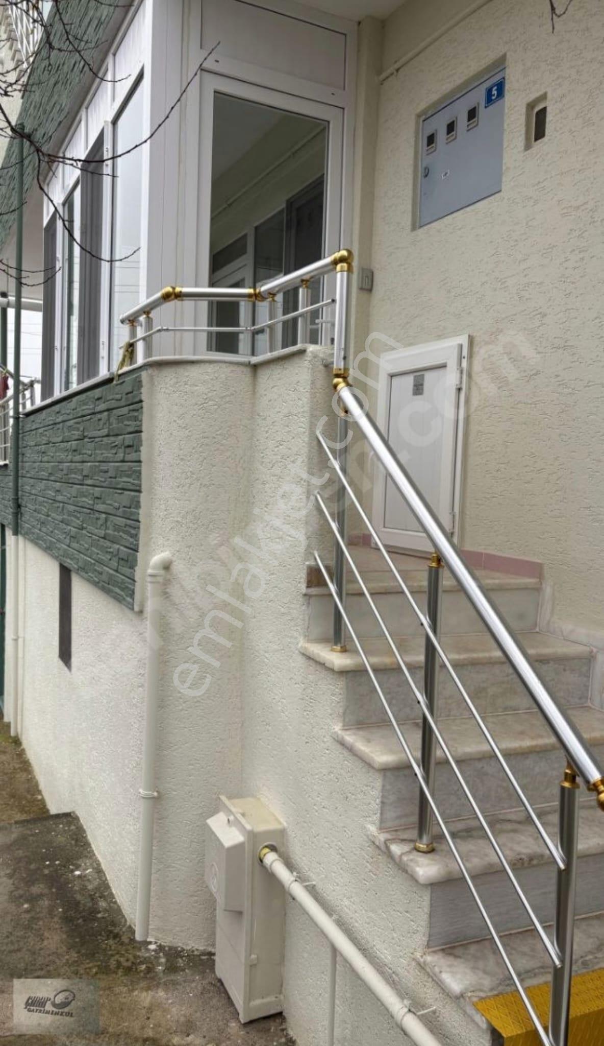 Çanakkale,ezine,camikebir Mahallesinde Kiralık 3+1 Daire - Görsel 18