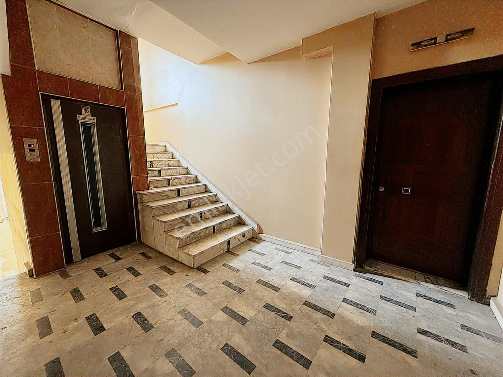 Redstone Şanadan Trabzonun En İşlek Caddesinde Kiralık Ofis - Görsel 4