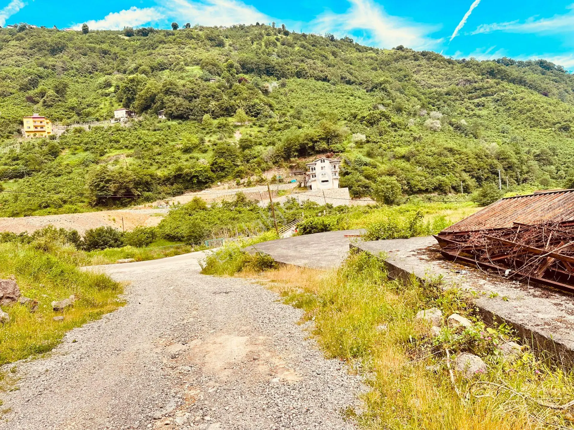 Trabzon Yomra İlçesinde Satılık Ticari İmarlı Arsa